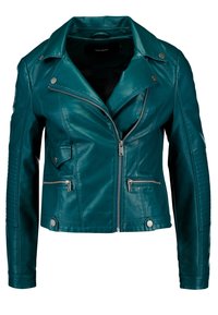 Turkusowa kurtka z sztucznej skóry z kołnierzem typu klapa, ukośnym zapięciem na zamek z przodu, bocznymi kieszeniami i pikowanymi akcentami na ramionach. Posiada metalowe elementy.