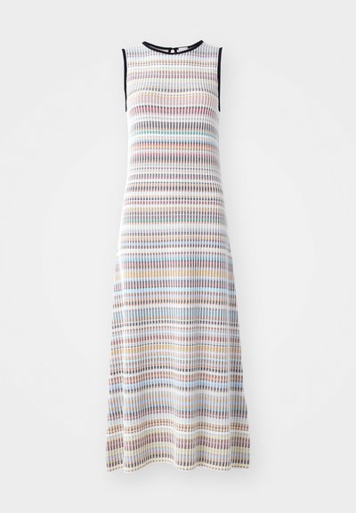 Ärmelloses Midikleid aus strukturiertem Stoff mit horizontalen Streifen in verschiedenen Farben, darunter Blau, Rot und Gelb, mit schwarzem Saum.