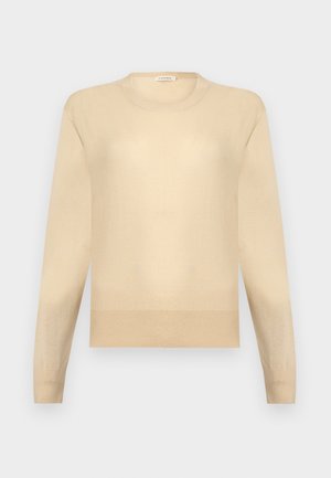 Μπεζ πουλόβερ με μακριά μανίκια και στρογγυλή λαιμόκοψη, με ριμπ μανσέτες και τελείωμα, σε ανοιχτό γκρι φόντο.