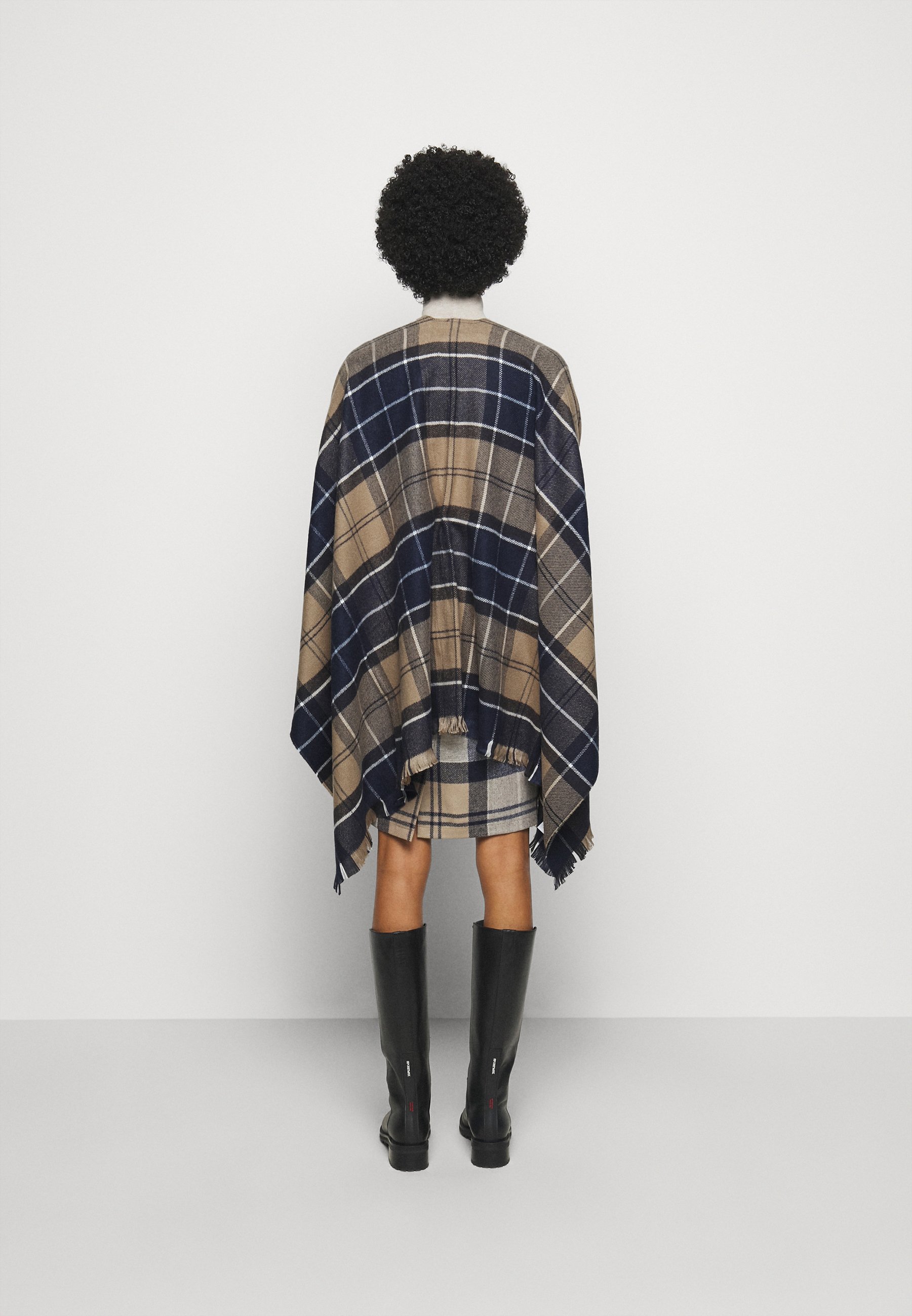 Women STAFFIN TARTAN SERAPE - Cape Women STAFFIN TARTAN SERAPE - Cape