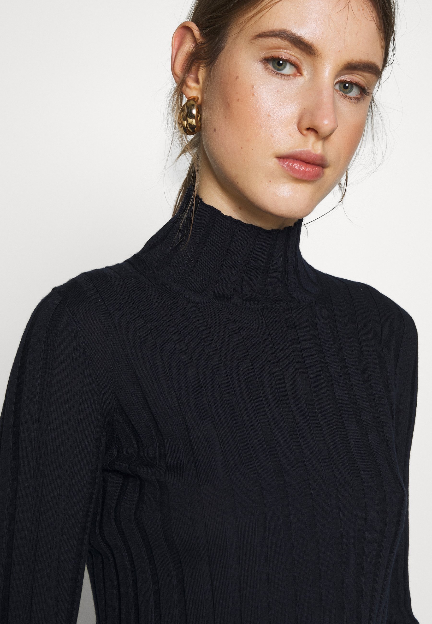 Filippa K WENDY TURTLENECK Strikkegenser navy Zalando.no Filippa K WENDY TURTLENECK - Strikkegenser - navy