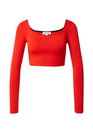 Rode cropped langermige top met een vierkante halslijn, gemaakt van soepele stof. Beschikt over een aansluitende pasvorm en een zwarte binnenvoering langs de hals.