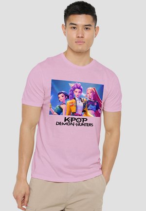 K-POP DEMON HUNTERS - HEROIC HUNTRIX - Print T-shirt - light pink