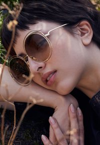 CHLOÉ CARLINA OVERSIZED ROUND METAL SUNGLASSES - Occhiali da  display picture 3