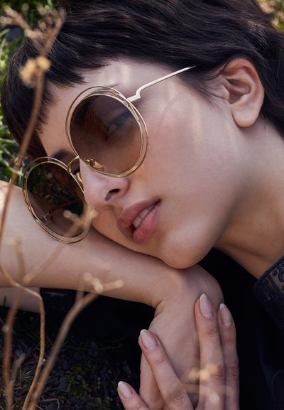 CHLOÉ CARLINA OVERSIZED ROUND METAL SUNGLASSES - Sonnenbrille - gold-coloured/brown
