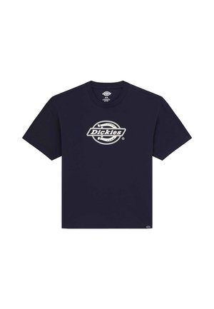 T-shirt a maniche corte blu navy con il logo bianco "Dickies" al centro del petto e una piccola etichetta vicino all'orlo inferiore.