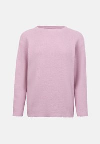 Pull en maille rose clair à manches longues avec un col rond et un tissu doux et texturé, présenté sur un fond clair uni.