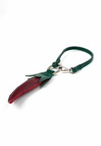 L37 Keyring - red