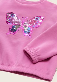 Rosa Sweatshirt mit einem Schmetterlingsdesign aus mehrfarbigen Pailletten, mit gerippten Bündchen und Saum für einen perfekten Sitz.