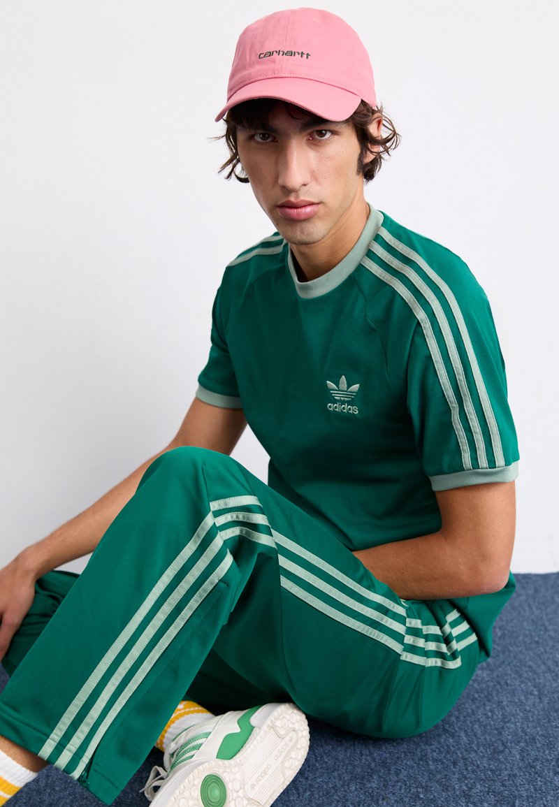 adidas Originals STRIPES TEE T-shirt con stampa collegiate
