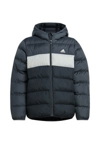 Chaqueta acolchada con capucha, de color gris oscuro en el cuerpo y una franja horizontal gris claro en el pecho. Con cremallera frontal y logotipo.