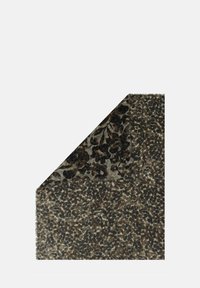 Rechteckiger Teppich mit einem dunklen Blumenmuster auf einem gedämpften beigen Hintergrund. Weiche Textur mit fransigen Kanten, überwiegend in Brauntönen.