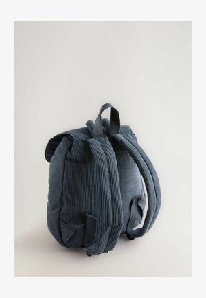 Kleiner, dunkelblauer Cordura-Rucksack mit Stofftextur, rundem Design, Tragegriff und verstellbaren Riemen. Verfügt über ein umklappbares Klappdesign.