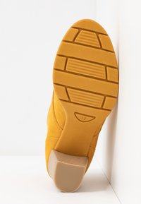 Marco Tozzi Kotníková obuv - yellow