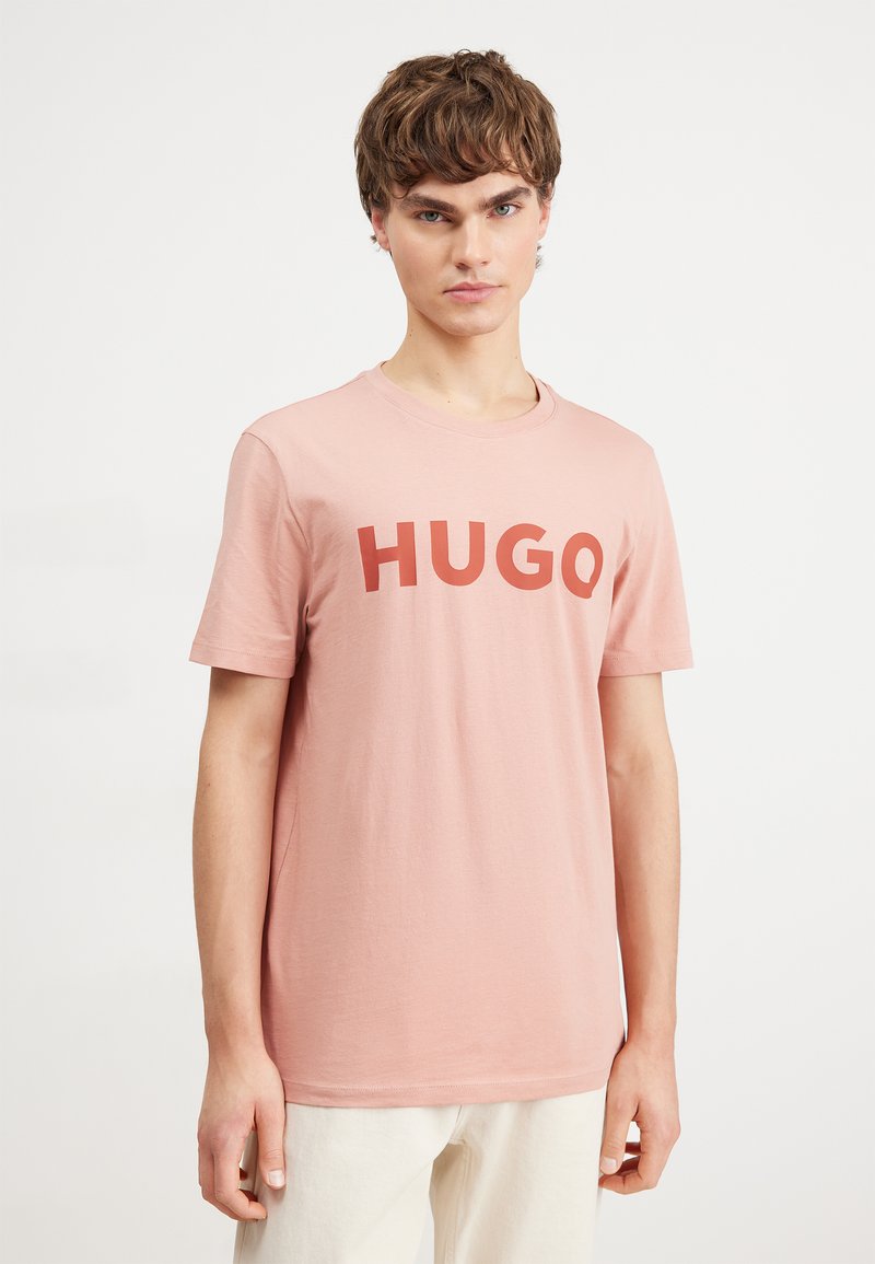 HUGO DULIVIO - Triko s potiskem - light/pastel red