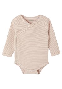 Langärmliger Baby-Body in sanften Rosa- und weißen Streifen. Wickelstil vorne mit Druckknöpfen am Boden und an den Ärmelbündchen. Baumwollstoff.