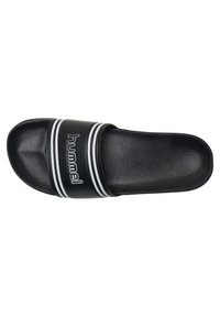 Sandale noire à glissière avec un design texturé, dotée d'une large sangle supérieure avec des accents blancs et le logo "hummel", base plate.