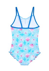 Badpak in lichtblauw, met roze en teal bloemenmotieven. Het heeft dunne blauwe bandjes en ruches bij de uitsparingen van de benen.