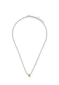 Srebrny naszyjnik z łańcuszkiem, z małym złotym serduszkiem jako zawieszką na środku, ze skręcanymi ogniwami i zapięciem umożliwiającym regulację długości.