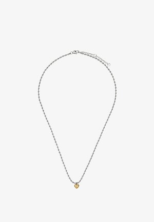 Srebrny naszyjnik z łańcuszkiem, z małym złotym serduszkiem jako zawieszką na środku, ze skręcanymi ogniwami i zapięciem umożliwiającym regulację długości.