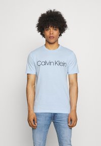 Calvin Klein FRONT LOGO - T-shirt estampada - blue
