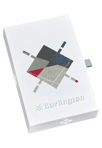 Biały pudełko z geometrycznym wzorem w szarości, ciemnym niebieskim, czerwonym i jasnoniebieskim filcu. Zawiera wytłoczone napisy "Burlington" oraz teksturowany uchwyt.