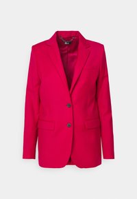 Fuksia bleiseri, jossa on lovitetut kaulukset, kaksi etutaskua, yksi napin suljenta ja sileä tekstuuri. Sisäpuolella on kontrastivärinen vuori.