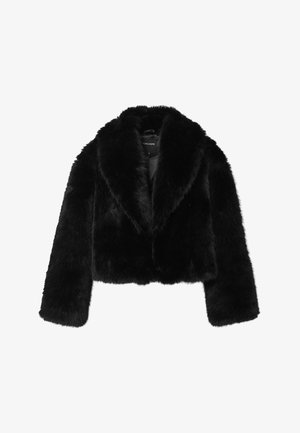 Schwarze Kunstfell-Cropped-Jacke mit weitem Kragen, weichem Material, langen Ärmeln und einem vorderen Verschluss. Das Innenetikett trägt die Aufschrift "CALLIOPE."