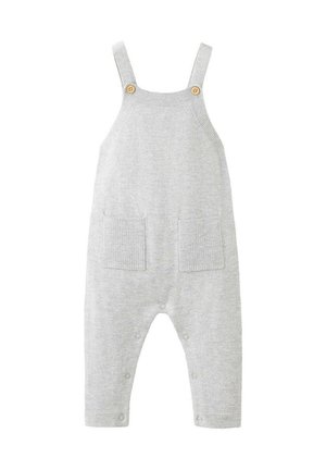Combinaison tricotée gris clair pour bébé avec poches avant, bretelles fixées par des boutons en bois et pressions le long des jambes intérieures.