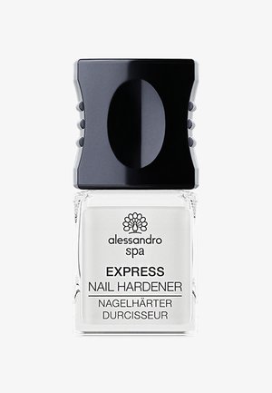 Przezroczysta szklana butelka z czarną zakrętką. Etykieta z logo "alessandro spa" oraz napisem "EXPRESS NAIL HARDENER". Prosty design.