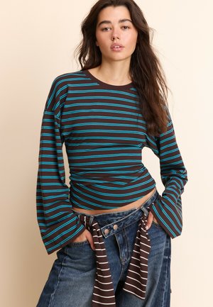Stradivarius, STRIPED LONG SLEEVE JAPANESE-STYLE TOP - T-shirt à manches longues - brown