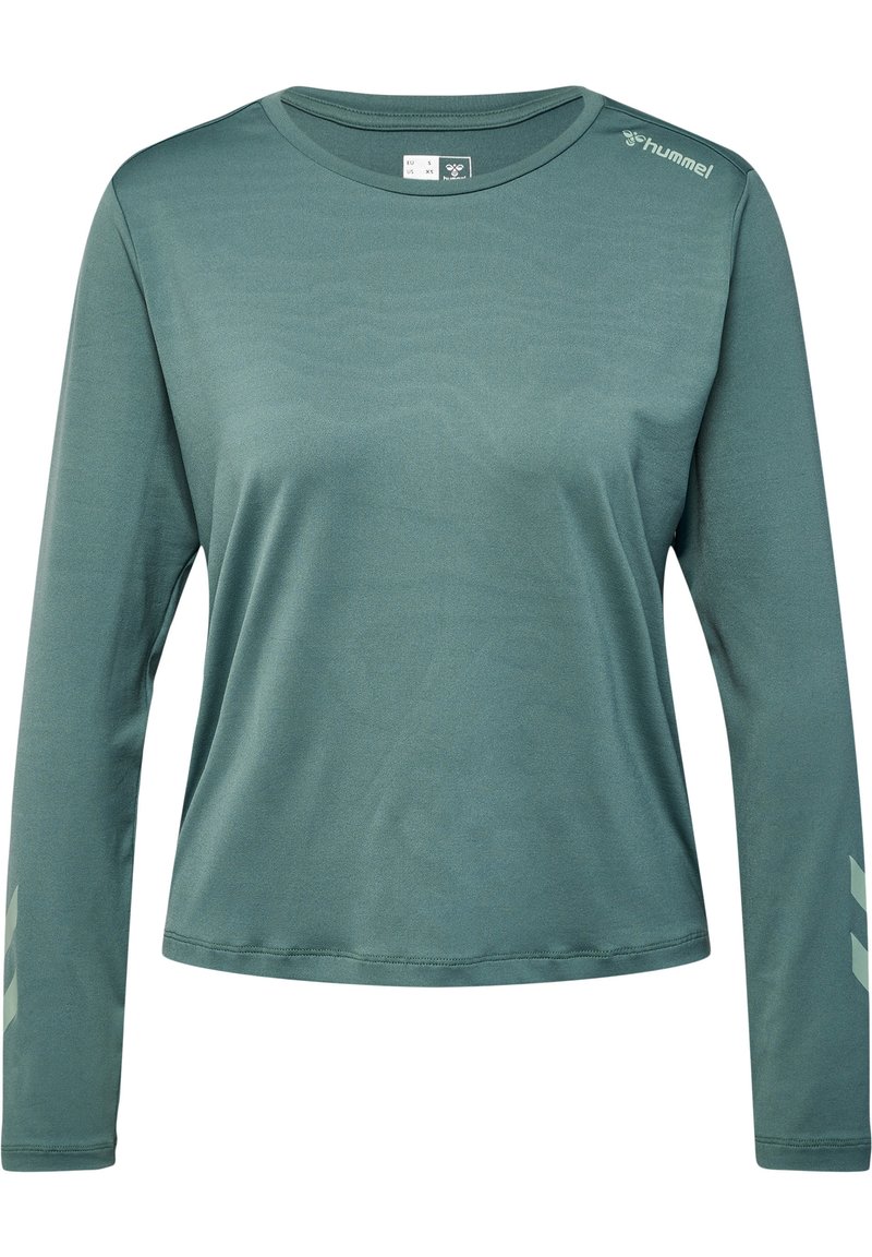 Langærmet skjorte i dempet grøn, lavet af glat stof. Har subtilt logo på skulderen og lysfarvet chevronmønster på ærmerne.