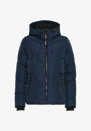 Temno modra puhovka z zadrgo spredaj, z vrvico na kapucci in dvema zadrgo zaprtima stranskima žepoma. Ima rebraste manšete in kviltano zasnovo.