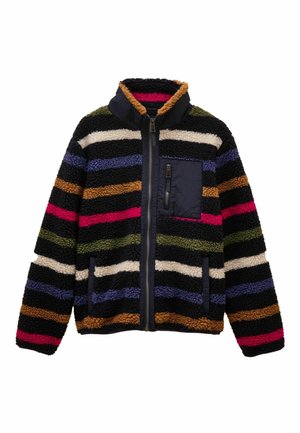 Gestreifte Fleecejacke mit hohem Kragen in den Farben Schwarz, Braun, Grün und Pink, zusätzlich mit einer Reißverschlusstasche auf der Brust.