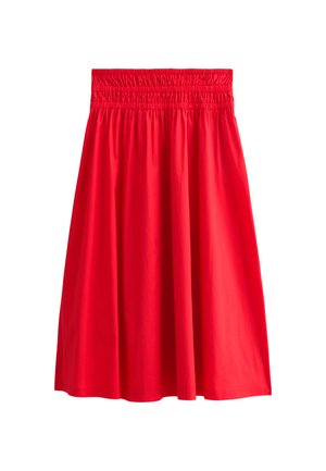 Gonna rossa al ginocchio con cintura elastica, realizzata in tessuto morbido, caratterizzata da un design svasato e priva di pattern o accenti visibili.