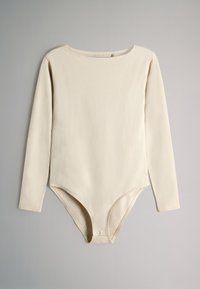 Pikad varrukadega bodi hele beežis värvitoonis, ümar kaelus, sile kangas ja snap-kinnitusega allosas.