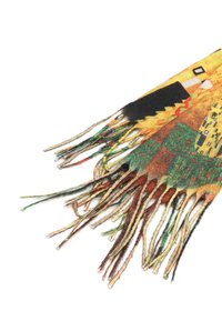 Sciarpa in lana caratterizzata da un vivace motivo astratto nei toni del giallo, verde e arancione. Rifinita con frange irregolari per un tocco di textura in più.