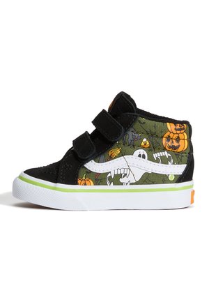 Sort og grøn højtop-sneaker til små børn med Halloween-tema print, velcro remme, hvid mellemsål og grøn accentlinje.