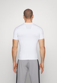 EA7 Emporio Armani VIGOR7 TEE - Sportiniai marškinėliai trumpomis rankovėmis - white