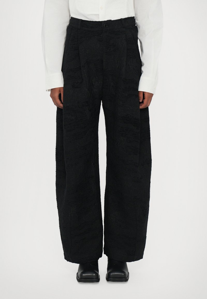 Henrik Vibskov ONE PANTS - Nohavice - fishes black