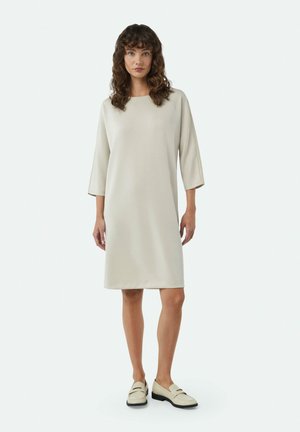 SOFTES MIT U-BOOT-AUSSCHNITT UND FLEDERMAUSÄRMELN - Day dress - helles beige