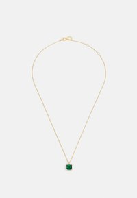Guld kæde med en firkantet, grøn ædelsten i en fire-prongs indstilling. Enkel design med en delikat tekstur.