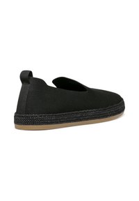 Scarpe nere senza lacci realizzate in tessuto testurizzato, con una soletta centrale in juta intrecciata e suola in gomma flessibile per comfort e durata.