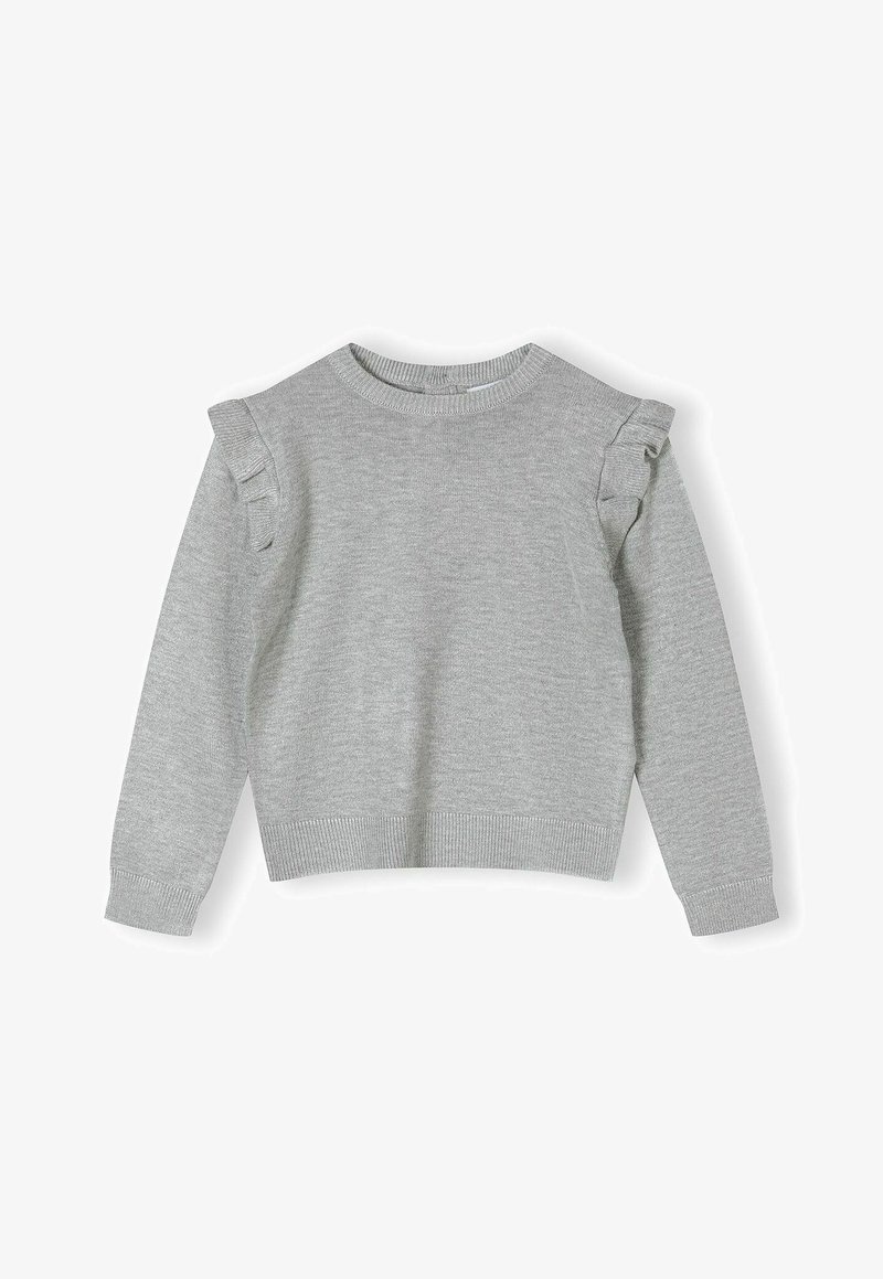 Pull en maille gris clair à manches longues avec encolure ronde et petits volants sur les coutures des épaules, poignets et bas côtelés.