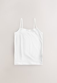 Camisole blanche en coton avec des bretelles spaghetti ajustables et une bordure en dentelle festonnée au niveau du col. Texture simple et lisse avec une coupe décontractée.