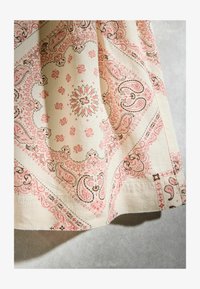 Nevybrané, ecru paisley print