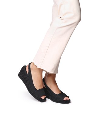 Platform heels - black