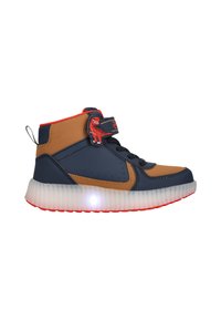 Højhælede sneakers med et design i marineblå og tan, struktureret overdel, røde accenter og en lysende, gennemsigtig sål. Indeholder en dinosaurdetalje.