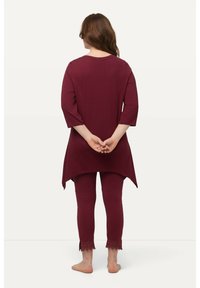 Ulla Popken FINITION EN POINTE COL EN V MANCHES 3/4 - Pitkähihainen paita - berry