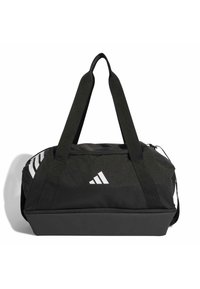 Bolsa de lona negra con asas dobles, hecha de tela duradera. Cuenta con el logo blanco de Adidas y tres rayas blancas en un lado. Apertura con cremallera.